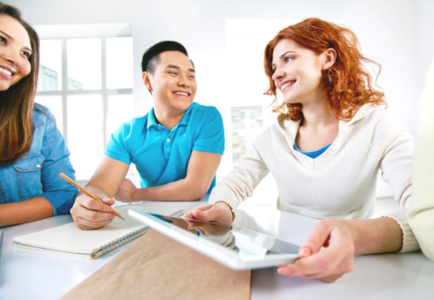 Il team darionveqil durante una sessione di lavoro collaborativa sui personaggi